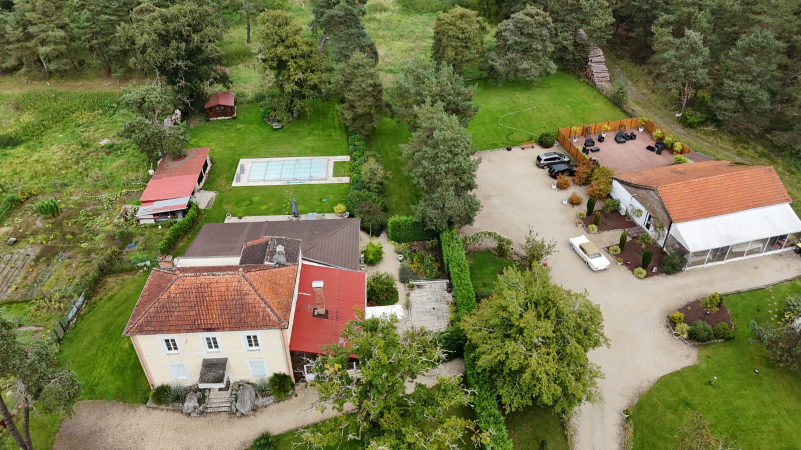 Vue aérienne du Domaine du Rocher et de son parc
